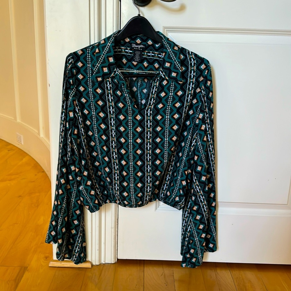Wrangler Retro bell sleeve top